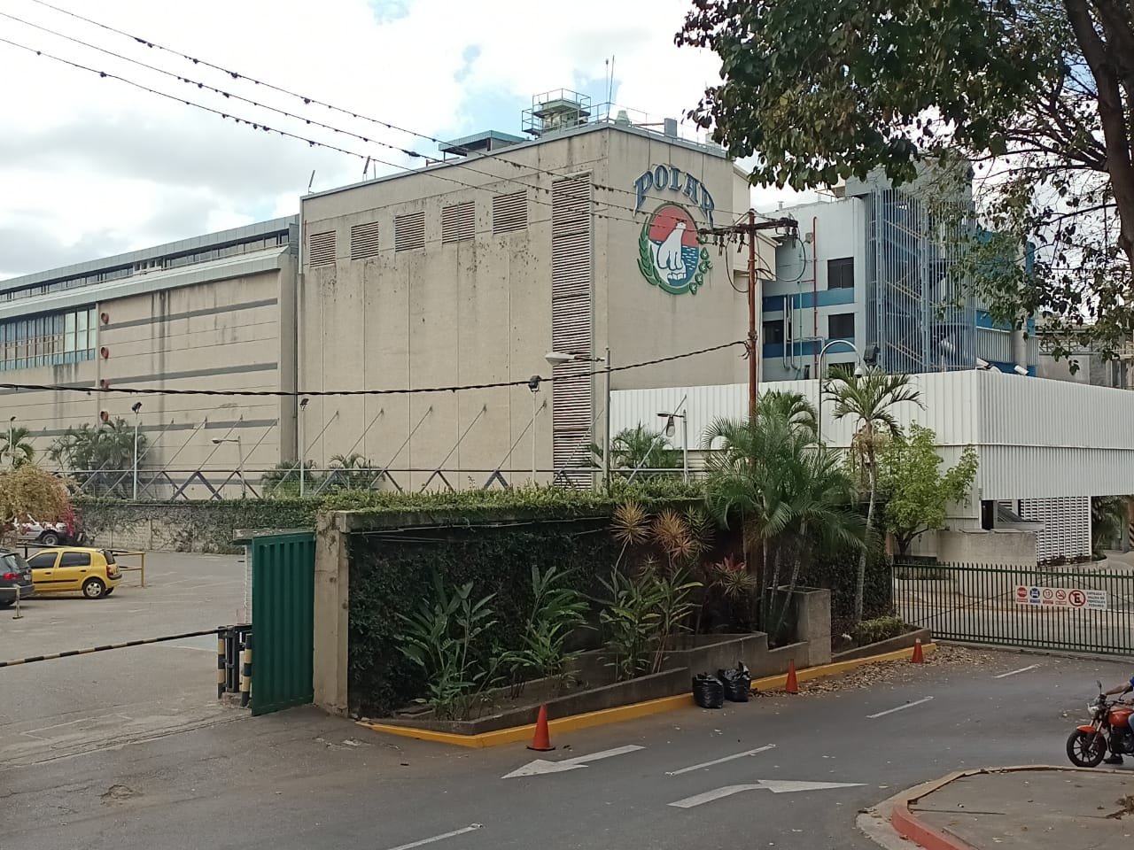 Fachada de Centro Empresarial Polar